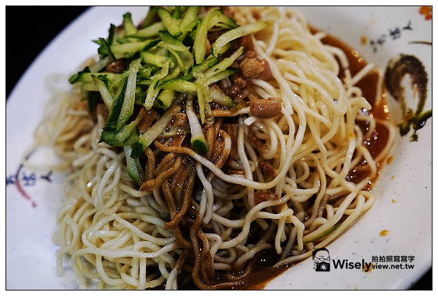 【食記】台北市。大安區：臨江街夜市＠通化街廖家涼麵、水泥房子牛排~平價用餐選擇