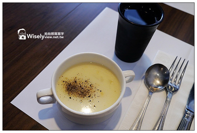 【食記】台北市。大安區：臨江街夜市＠通化街廖家涼麵、水泥房子牛排~平價用餐選擇