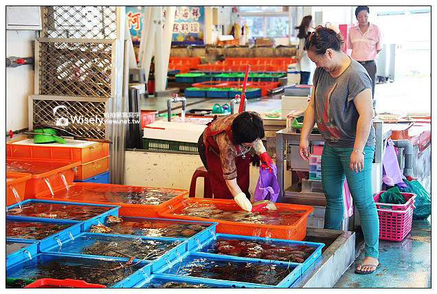 【遊記】2013漁樂台灣，金山蹦火仔-04：石門富基漁港＠墨西哥帽新設計建築物，平價海鮮熱炒超美味！(特色美食～慧琪海鮮量販店、兄弟代客料理、蝦冰蟹醬)