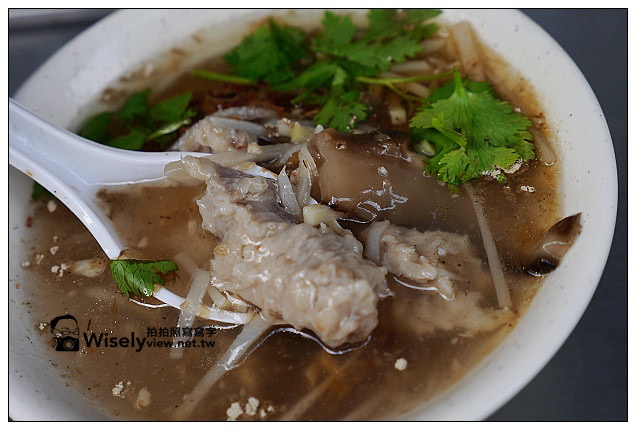 【食記】台北市。信義區：五分埔美食＠第一名香雞排、歐斯特廟口咖啡、廟口老牌肉羹、懷念的麵～進安宮必訪小吃美食