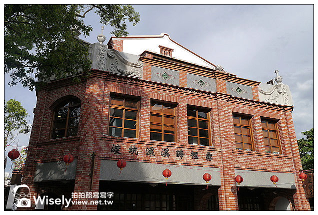 【遊記】新北市。深坑區：2013深坑老街@古早厝餐廳、童玩店隨拍、顏藝德興豆腐冰、豬大郎豬血糕~必訪美食景點