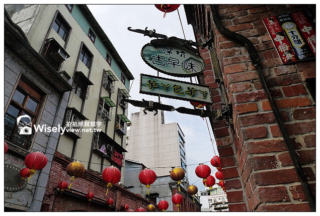 【遊記】新北市。深坑區：2013深坑老街@古早厝餐廳、童玩店隨拍、顏藝德興豆腐冰、豬大郎豬血糕~必訪美食景點