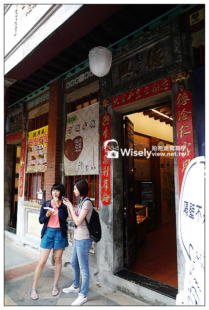 【遊記】新北市。深坑區：2013深坑老街@古早厝餐廳、童玩店隨拍、顏藝德興豆腐冰、豬大郎豬血糕~必訪美食景點