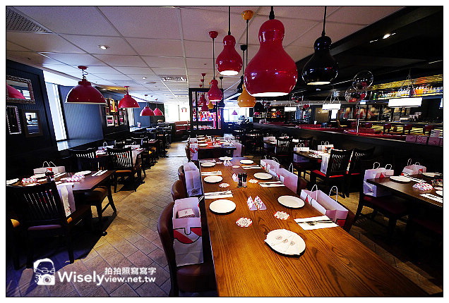 【食記】台北市。萬華區：西門町商圈＠TGI FRIDAY～全新裝潢更添設計感，菜色翻新提升風味