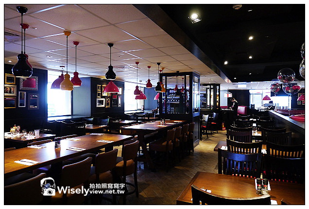 【食記】台北市。萬華區：西門町商圈＠TGI FRIDAY～全新裝潢更添設計感，菜色翻新提升風味