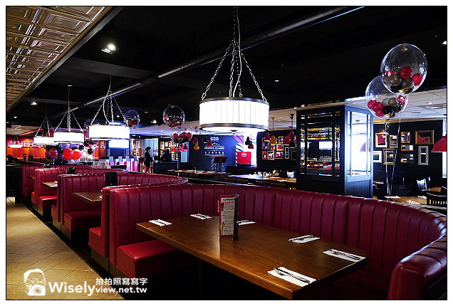 【食記】台北市。萬華區：西門町商圈＠TGI FRIDAY～全新裝潢更添設計感，菜色翻新提升風味