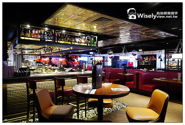 【食記】台北市。萬華區：西門町商圈＠TGI FRIDAY～全新裝潢更添設計感，菜色翻新提升風味