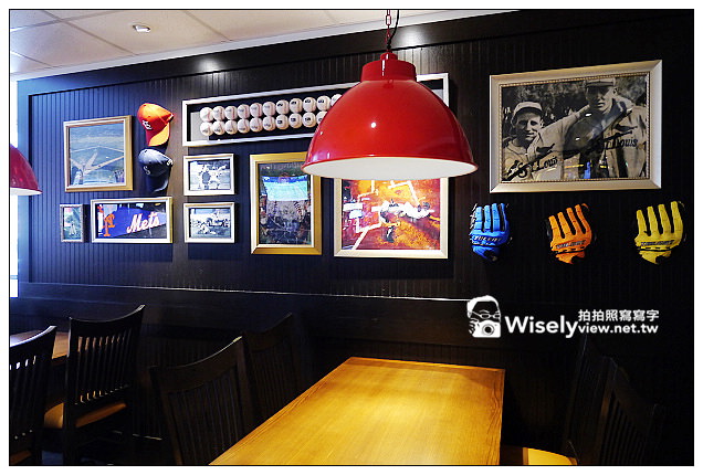 【食記】台北市。萬華區：西門町商圈＠TGI FRIDAY～全新裝潢更添設計感，菜色翻新提升風味