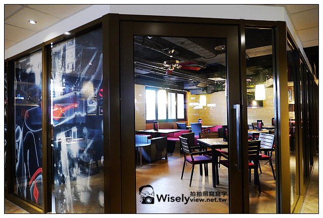 【食記】台北市。萬華區：西門町商圈＠TGI FRIDAY～全新裝潢更添設計感，菜色翻新提升風味