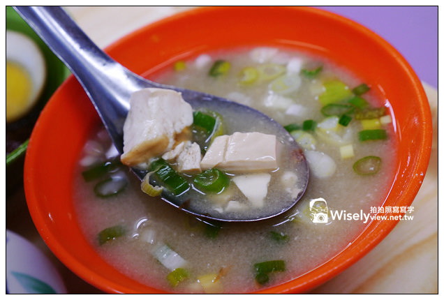 【食記】新北市。三重區：五燈獎豬腳(正義店)@在地老字號美食，魯肉飯控必朝聖之地