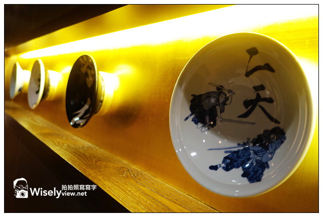 【食記】台北市。中山區：麵屋武藏-神山(實驗廚房)＠當日限量的一本拉麵，有著超大塊的炙烤五花肉