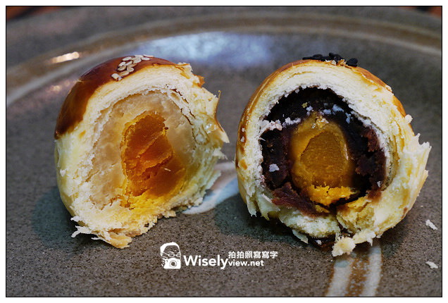 【食記】糕點。Amo阿默(典藏蛋糕)：2013中秋月餅禮盒＠小團圓禮盒～蛋黃酥&鳳梨酥
