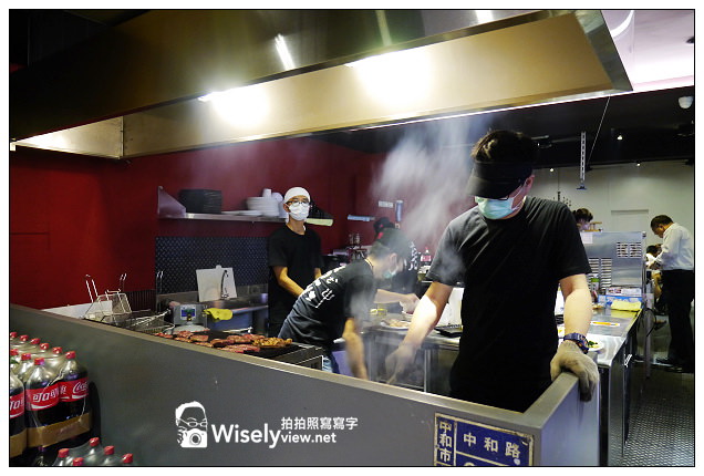 【歇業】新北市。中和區：小惡魔炭燒牛排＠必嚐豬排與極黑翼板，近捷運永安市場站