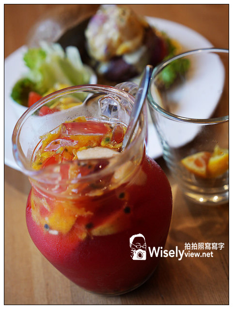 【歇業】台北信義。捷運市政府站：POND BURGER CAFÉ＠漢堡味道較簡單走清淡風，近世貿天橋下