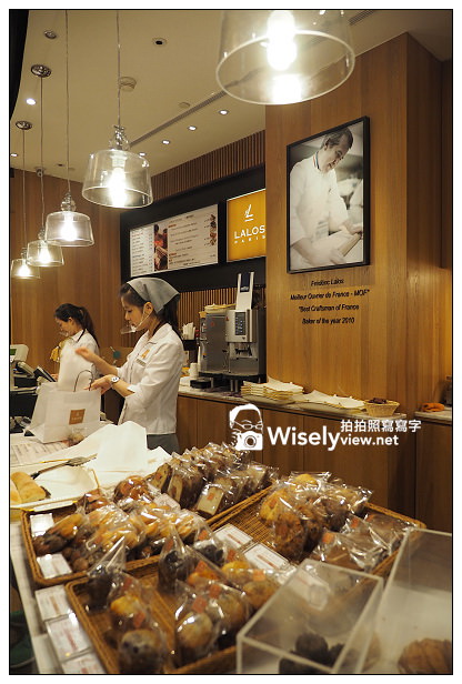 【食記】台北市。信義區：台北101大樓＠Agnes b Café 及 LALOS Bakery～捷運信義線美食