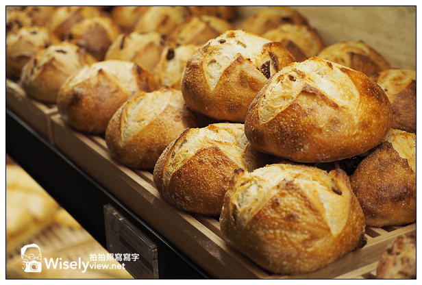 【食記】台北市。信義區：台北101大樓＠Agnes b Café 及 LALOS Bakery～捷運信義線美食