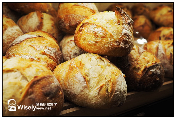 【食記】台北市。信義區：台北101大樓＠Agnes b Café 及 LALOS Bakery～捷運信義線美食