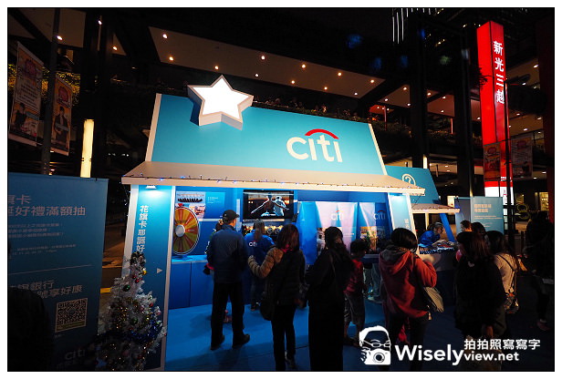 【隨拍】台北信義。捷運市政府站：2013台北國際聖誕城 & Krispy Kreme Doughnuts甜甜圈(台北店)