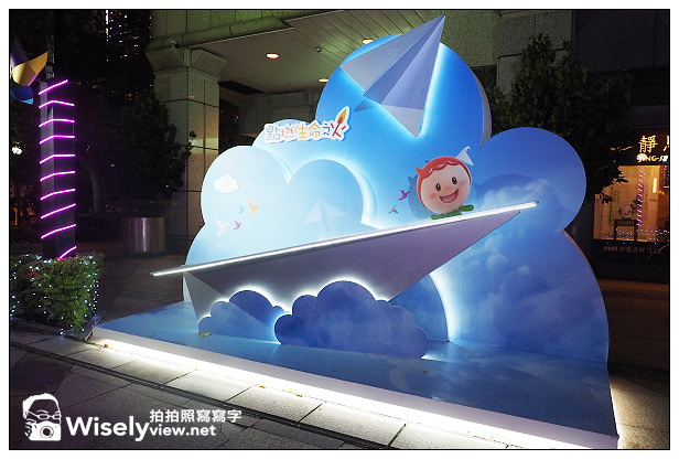 【隨拍】台北信義。捷運市政府站：2013台北國際聖誕城 & Krispy Kreme Doughnuts甜甜圈(台北店)