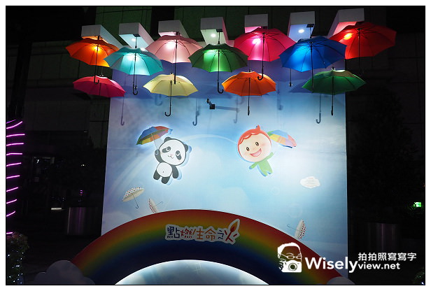 【隨拍】台北信義。捷運市政府站：2013台北國際聖誕城 & Krispy Kreme Doughnuts甜甜圈(台北店)