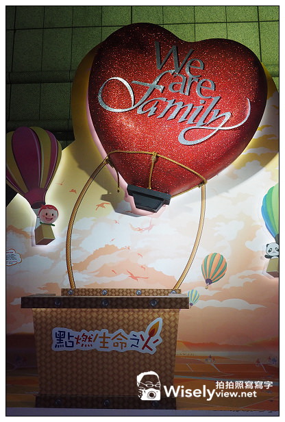 【隨拍】台北信義。捷運市政府站：2013台北國際聖誕城 & Krispy Kreme Doughnuts甜甜圈(台北店)