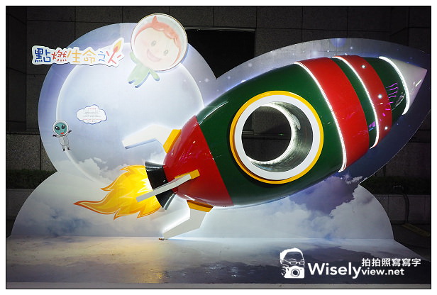 【隨拍】台北信義。捷運市政府站：2013台北國際聖誕城 & Krispy Kreme Doughnuts甜甜圈(台北店)