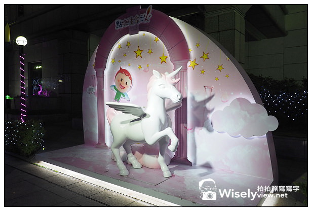 【隨拍】台北信義。捷運市政府站：2013台北國際聖誕城 & Krispy Kreme Doughnuts甜甜圈(台北店)