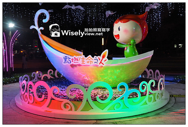 【隨拍】台北信義。捷運市政府站：2013台北國際聖誕城 & Krispy Kreme Doughnuts甜甜圈(台北店)