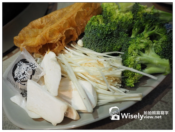 【食記】台北市。信義區：辣中間(信義總店)＠麻辣鴛鴦吃到飽，價位內容還算不錯