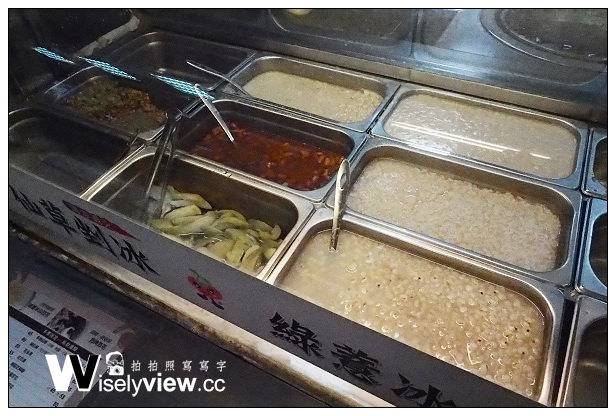 新北新店。豆花朴 (新址再訪)︱在地平價古早味，必嚐限定綠薏冰心豆花～捷運七張站美食