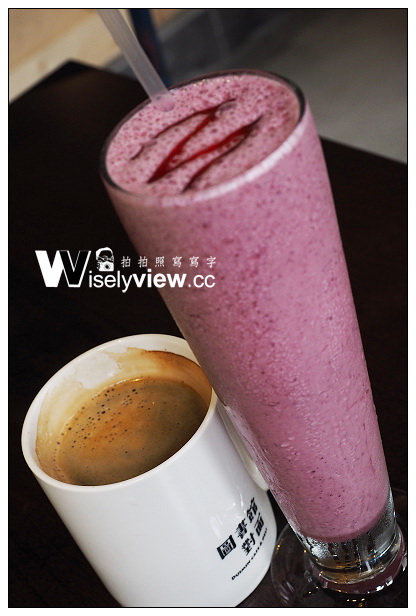 新北中和。圖書館對面Duimin cafe & deli︱美味早午餐與必嚐招牌歐姆蛋包飯～鄰近捷運永安市場站，提供WiFi插座適合聊天聚會