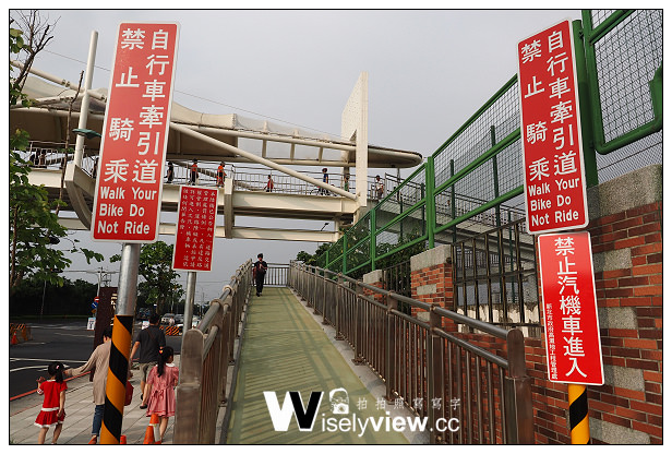 【遊記】新北市。浮洲新海景觀橋：新月橋＠串連新莊廟街與板橋四三五藝文特區的光雕橋