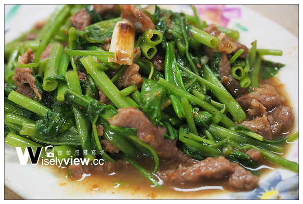 【食記】台北市。松山區：民生社區美食小吃＠蕭家牛雜湯～炒牛肉與炒米粉也好吃