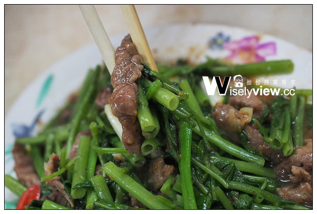 【食記】台北市。松山區：民生社區美食小吃＠蕭家牛雜湯～炒牛肉與炒米粉也好吃