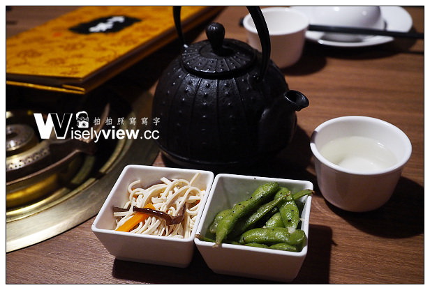 【食記】台北市。松山區：畏公長生麻辣鍋＠味道溫和環境復古，台北小巨蛋正對面