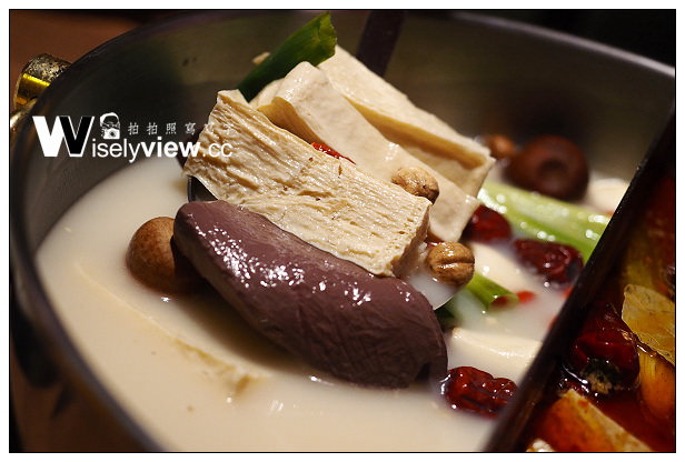 【食記】台北市。松山區：畏公長生麻辣鍋＠味道溫和環境復古，台北小巨蛋正對面