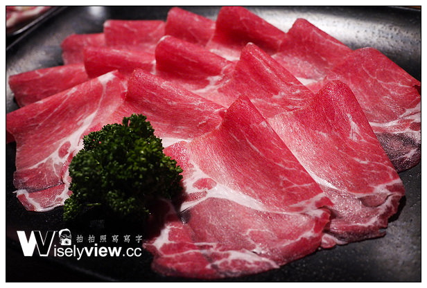 【食記】台北市。松山區：畏公長生麻辣鍋＠味道溫和環境復古，台北小巨蛋正對面