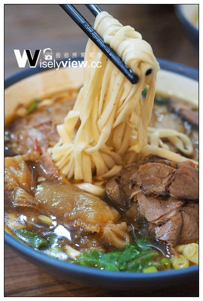 【食記】新北市。新店區：小張牛肉麵＠牛四寶麵與小菜不錯吃，鄰近耕莘醫院
