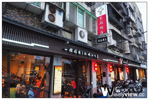 【食記】新北市。淡水區：黑殿飯店(帶骨排骨飯)＠漁人碼頭與老街之間，淡水必吃美食