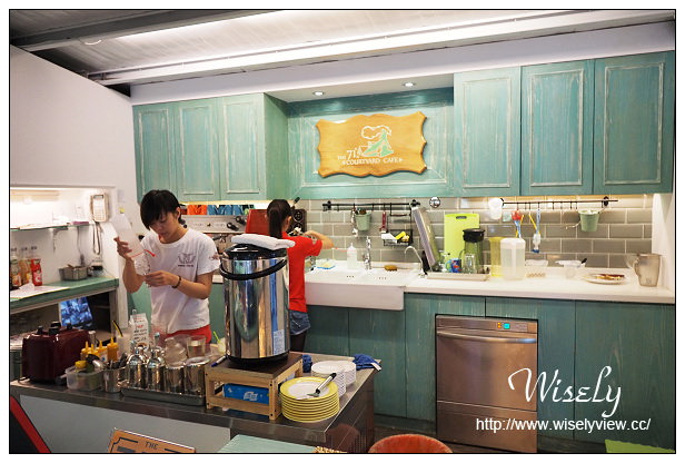 【食記】宜蘭縣。冬山鄉：71°N庭園咖啡＠夢幻土耳其藍歐風鄉村小屋～親子友善餐廳