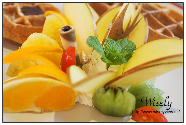 【食記】宜蘭縣。冬山鄉：71°N庭園咖啡＠夢幻土耳其藍歐風鄉村小屋～親子友善餐廳