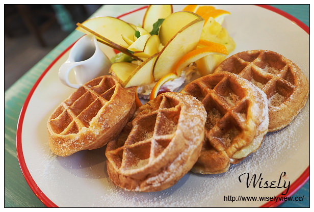 【食記】宜蘭縣。冬山鄉：71°N庭園咖啡＠夢幻土耳其藍歐風鄉村小屋～親子友善餐廳