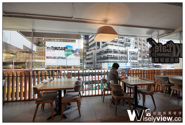 【旅行】香港。上環：無限極廣場@鈴木咖啡館Suzuki Cafe Company～俯看車水馬龍景色
