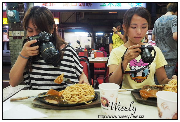 羅東夜市 加州牛排︱雙味豬排與超份量鐵板麵︱宜蘭在地老店