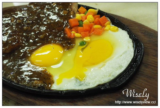 羅東夜市 加州牛排︱雙味豬排與超份量鐵板麵︱宜蘭在地老店