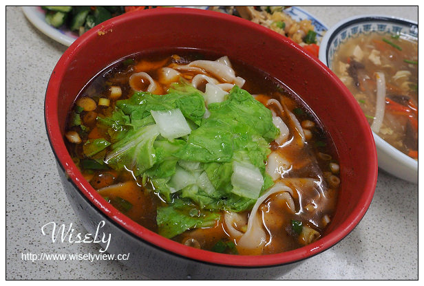 【食記】新北市。中和市：千芳餃子館＠廣濟宮廟街巷弄美食，真材實料牛肉麵也好吃
