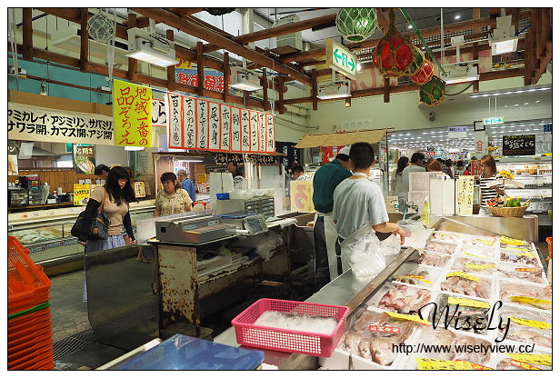 【旅行】日本。佐賀縣：唐津市景點＠唐津漁市(おさかな村)，在地名產生鮮平價美食