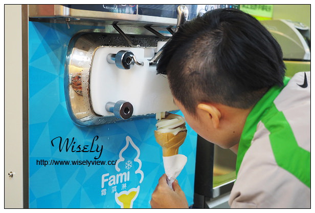 【分享】Fami全家翹鬍子霜淇淋。8/8父親節限定@巧克力+(水蜜桃),全省各門市限量88份 【分享】Fami全家翹鬍子霜淇淋。8/8父親節限定@巧克力+(水蜜桃),全省各門市限量88份