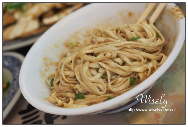 綵宸小吃︱麻醬麵、蛤仔湯︱頭城在地老店火車站前