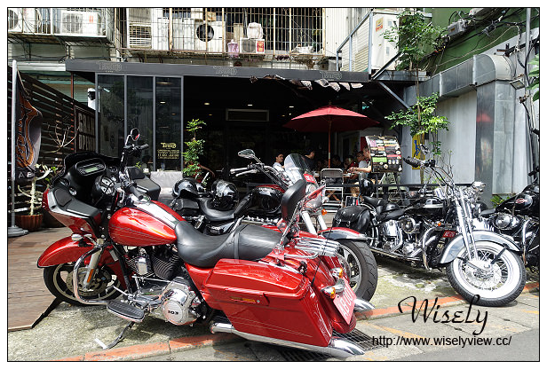 【食記】台北市。中山區：Ton Up Café＠60’s年代英式重型機車復古主題餐廳